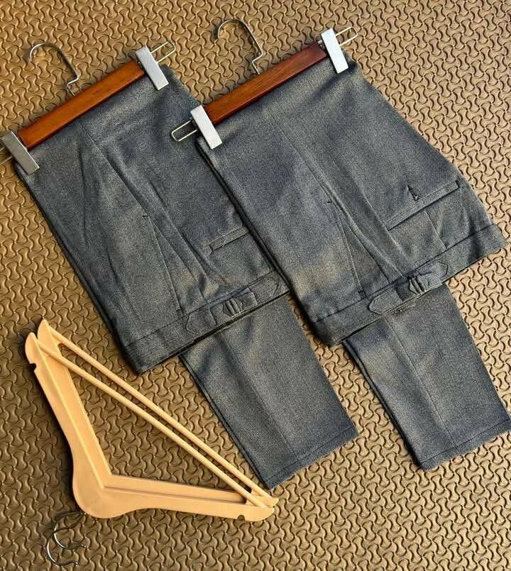 Men's beltless trousers