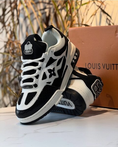 Basket LV Homme Noire et Blanche