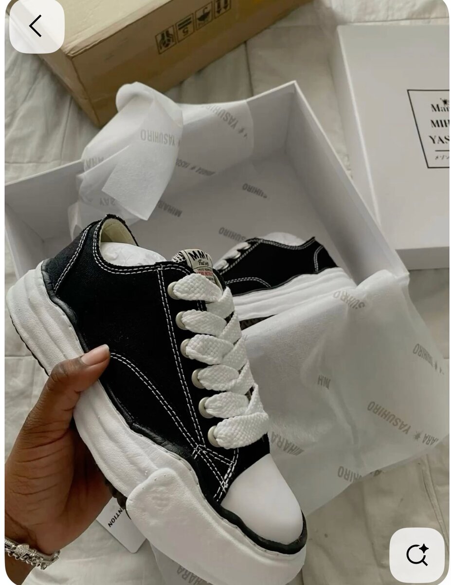 Baskets en toile noires et blanches