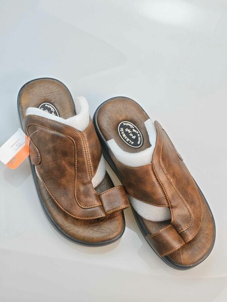 Sandales en cuir brun