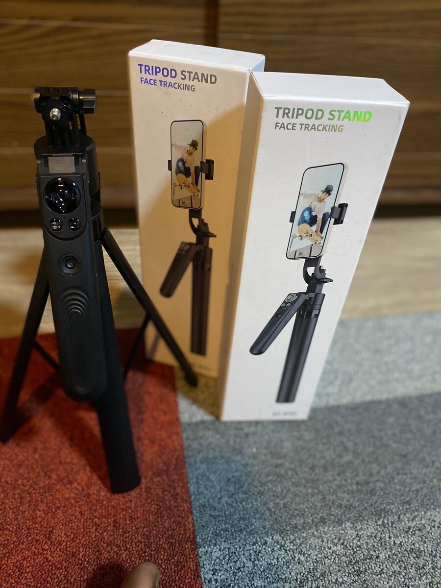 Tripod stand face tracking (length 68 inches max)