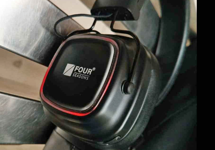 Four seasons boom 8 headphones