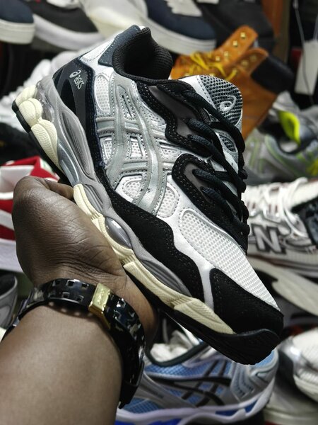 Chaussures de Sport Asics