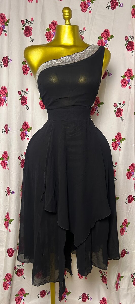 Robe élégante asymétrique