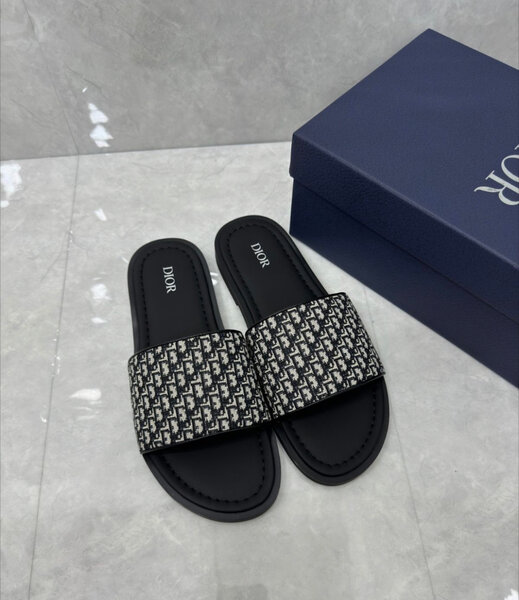 Sandales Dior élégantes