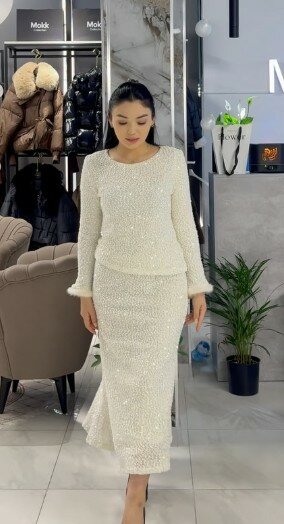 Костюм двойка с пайетками молочного цвета