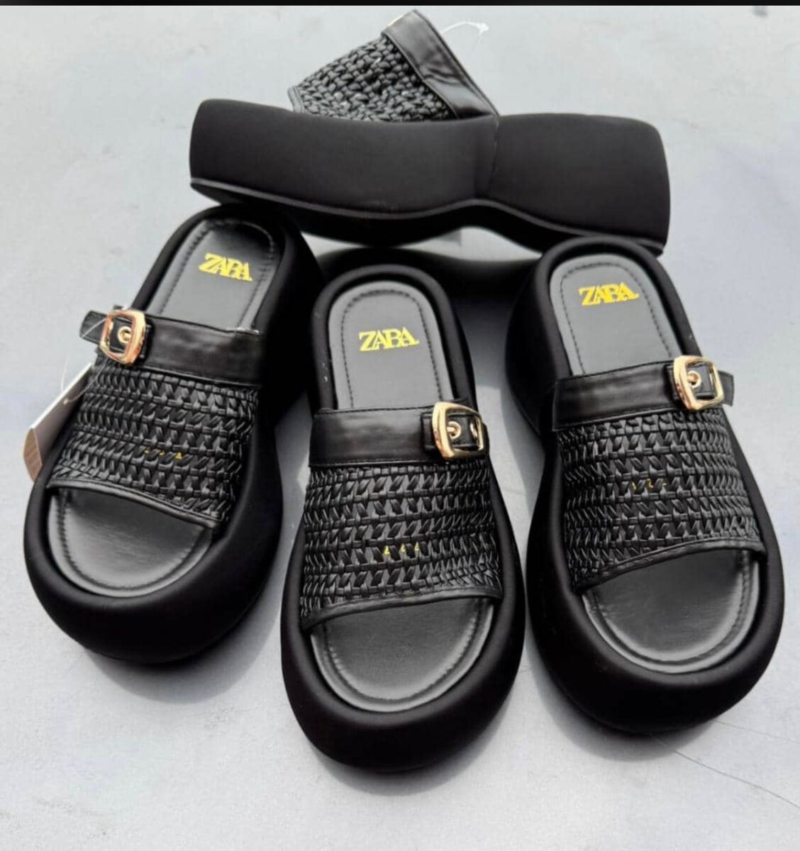 Mules Noires Tressées Élégantes