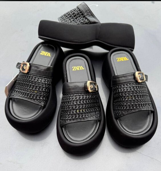 Mules Noires Tressées Élégantes