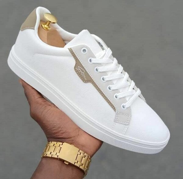 Sneakers en cuir blanc élégant