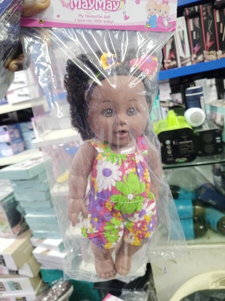 Poupée africaine solide