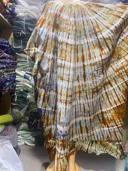 Robe à motifs tie-dye colorée