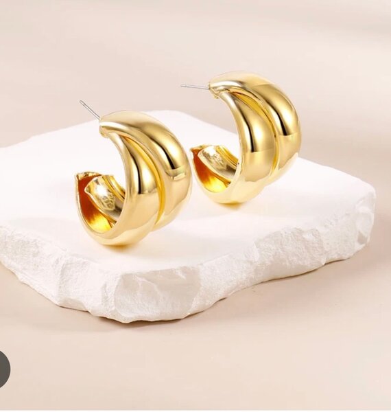 Boucles créoles dorées élégantes