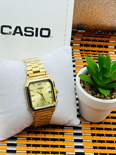 Montre Dorée Casio Élégante