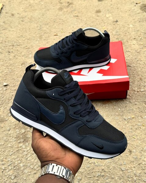 Baskets Nike noires classiques