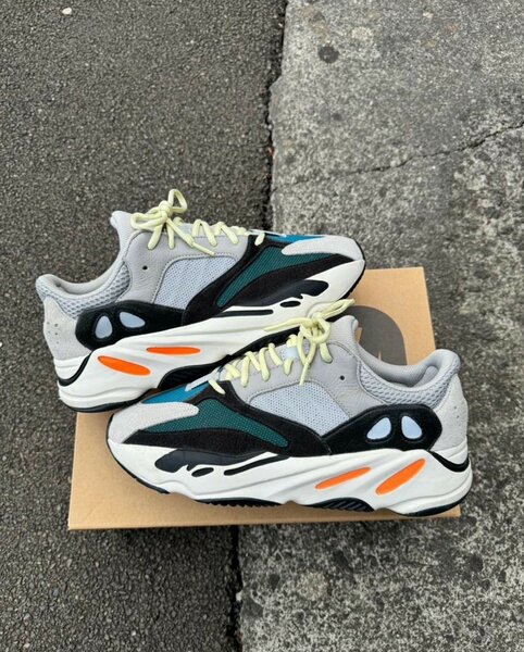 Yeezy Boost  700 wave Runner