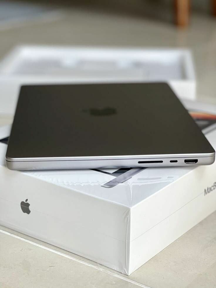 MacBook Pro/ Air