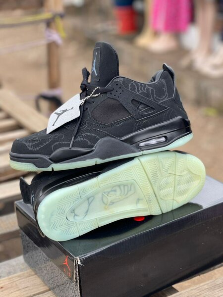 Kaws Jordan 4