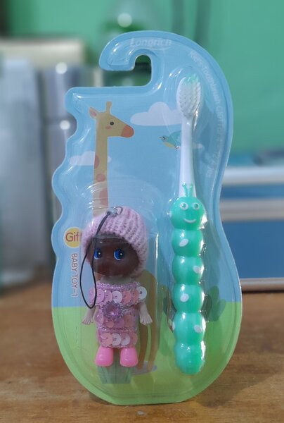 Brosse à dents bébé avec jouet