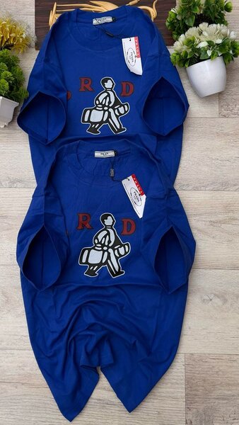 T-shirts rouges Adidas