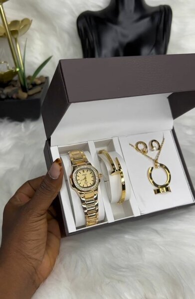 Montre et Bijoux Dorés