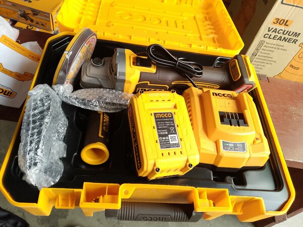Chargeable cordless Angle Grinder with accessories