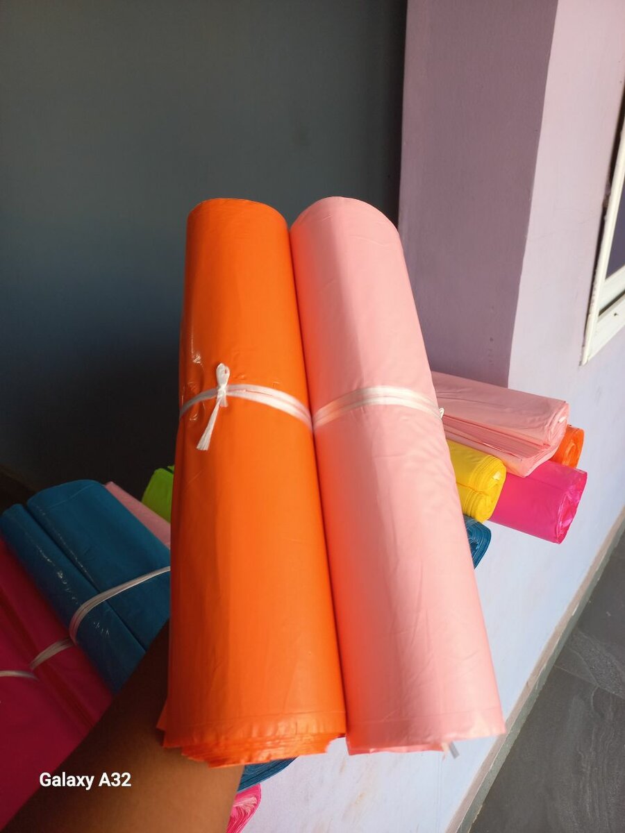 Polymailers (packaging bags)