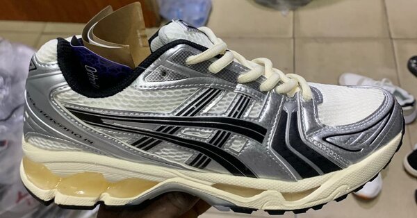 Chaussures de sport légères Asics