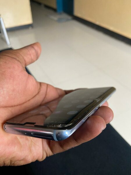 S8 64gb single sim cracks on back glass