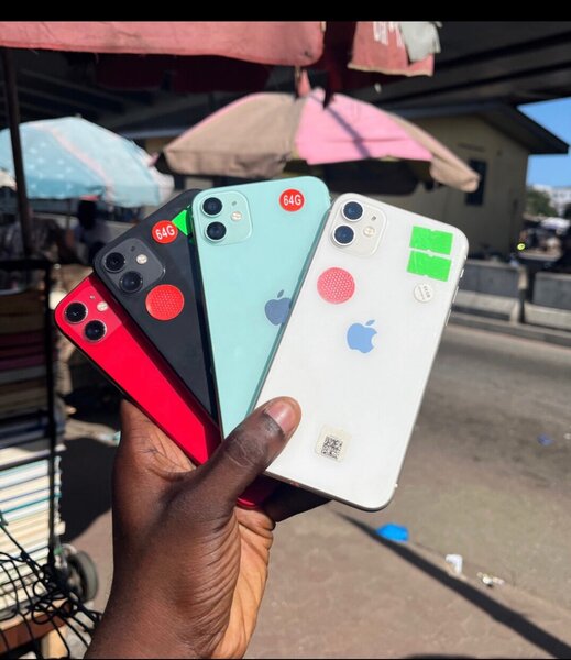 iPhone 11, 64gi available