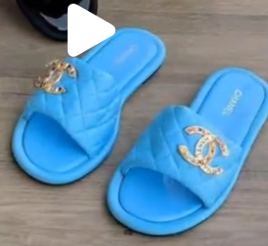 tongs pour femmes bleu ciel