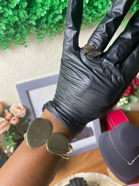 Bracelet et bague dorés glamour