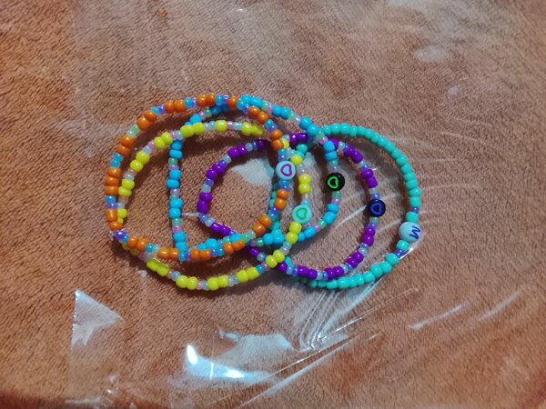 Lot deBracelet perles colorées