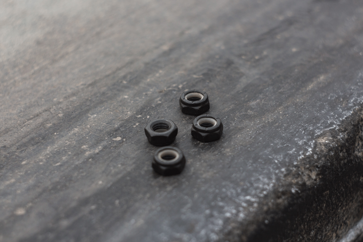 Набор винтов и гаек для скейта