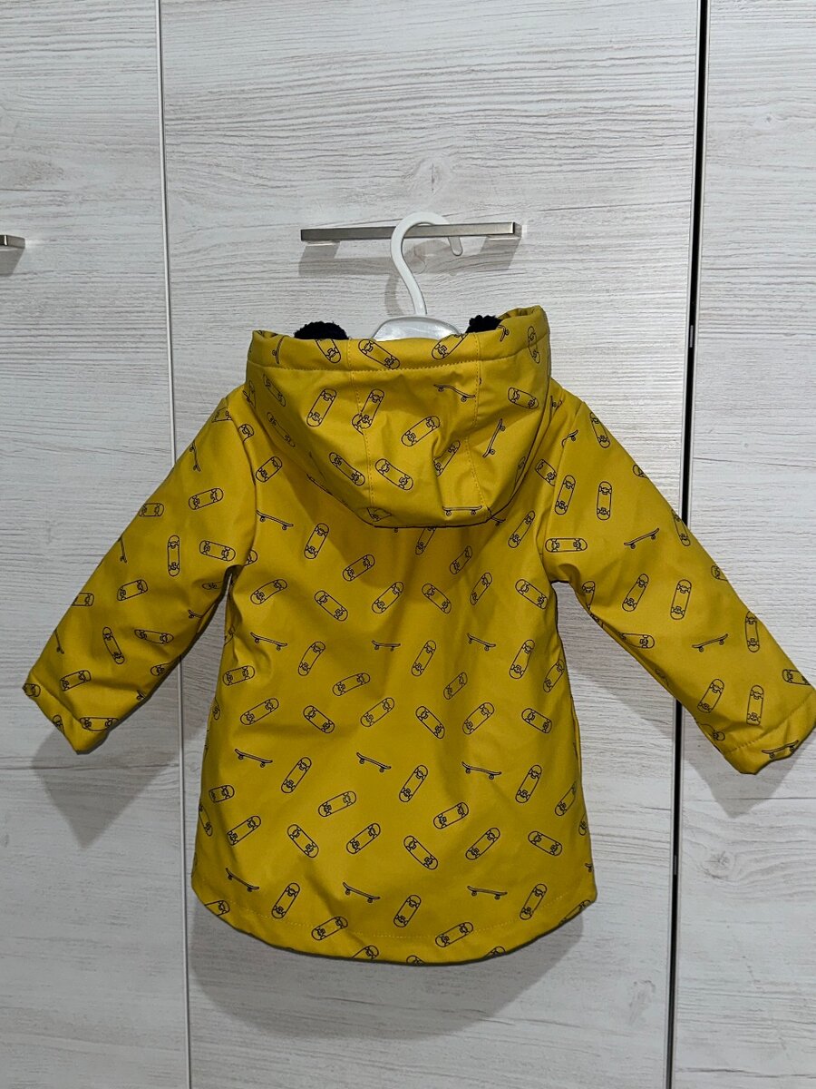 Демисезонная куртка бренда Zippy (для 9-12 месяцев)