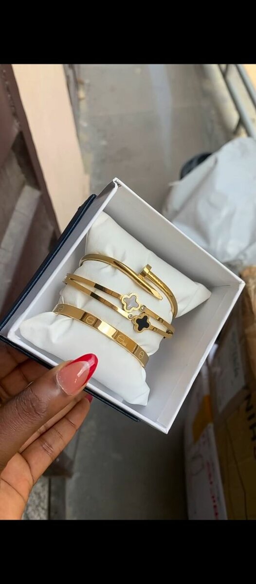 Elegant Gold Bracelet Set