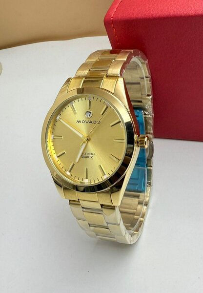 Montre dorée élégante quartz