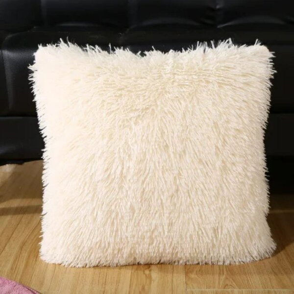 Coussin en fausse fourrure
