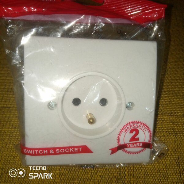 Prise murale électrique