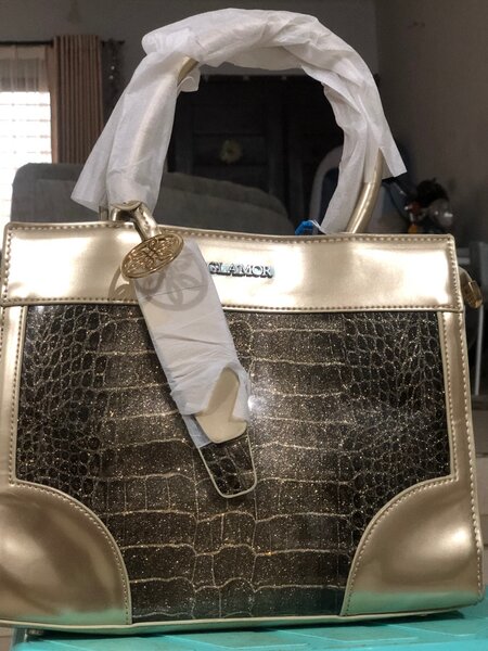 Sac à main en cuir doré