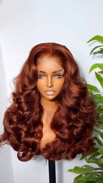 Perruque ondulée en dentelle