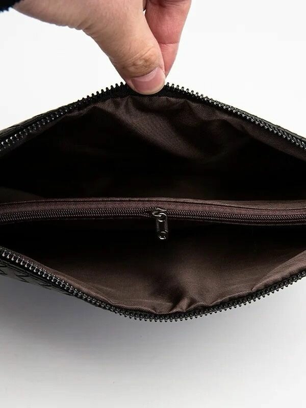 Pochette en cuir tressé