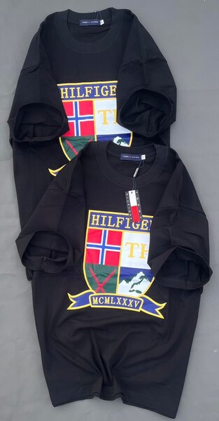 T-shirt graphique noire homme