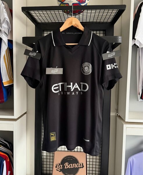 Maillot de foot noir élégant