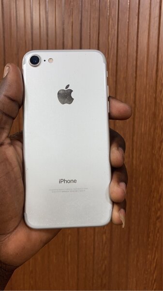 Iphone 7simple disponible en seconde main rien a signaler i
