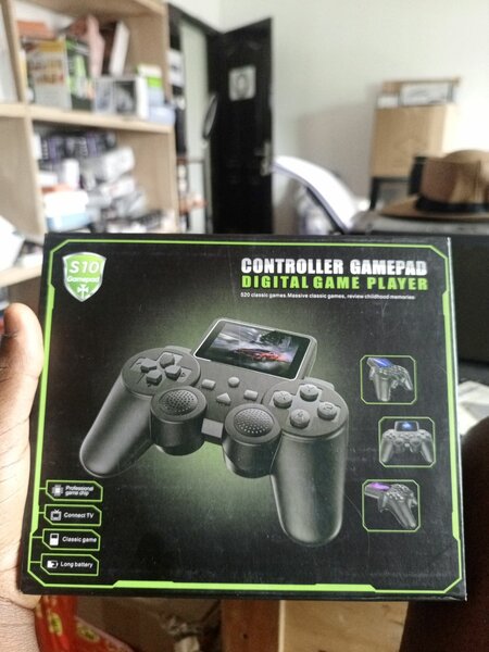 Game pad controller