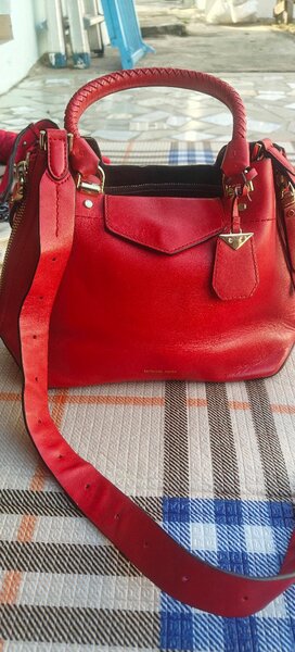 Sac à main rouge élégant