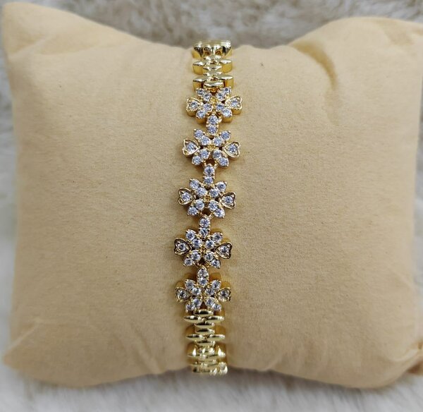 Bracelet en or avec strass