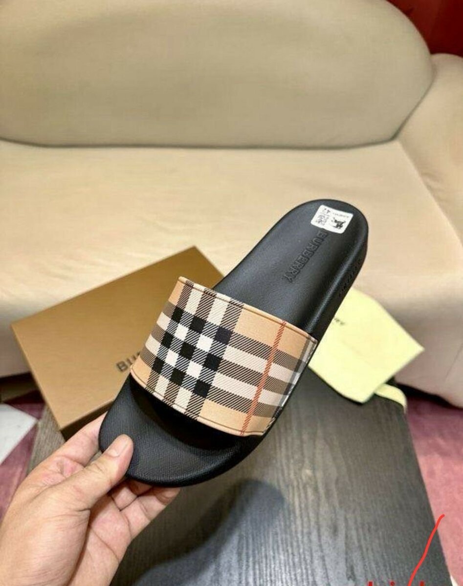 Burberry Claquettes Élégantes
