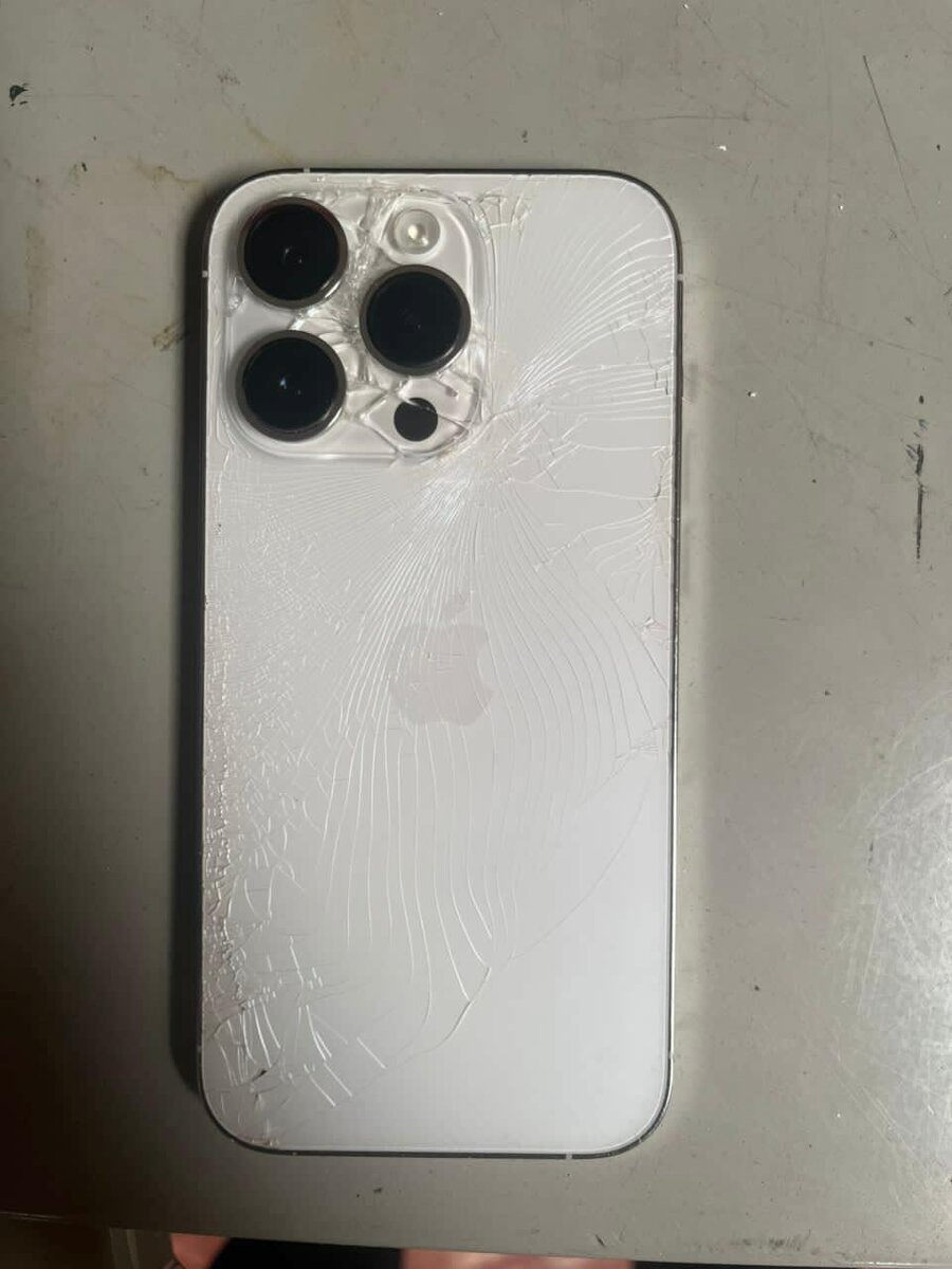 iPhone avec Écran Fissuré