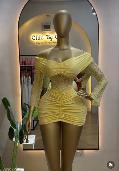 Robe Jaune Élégante en Dentelle